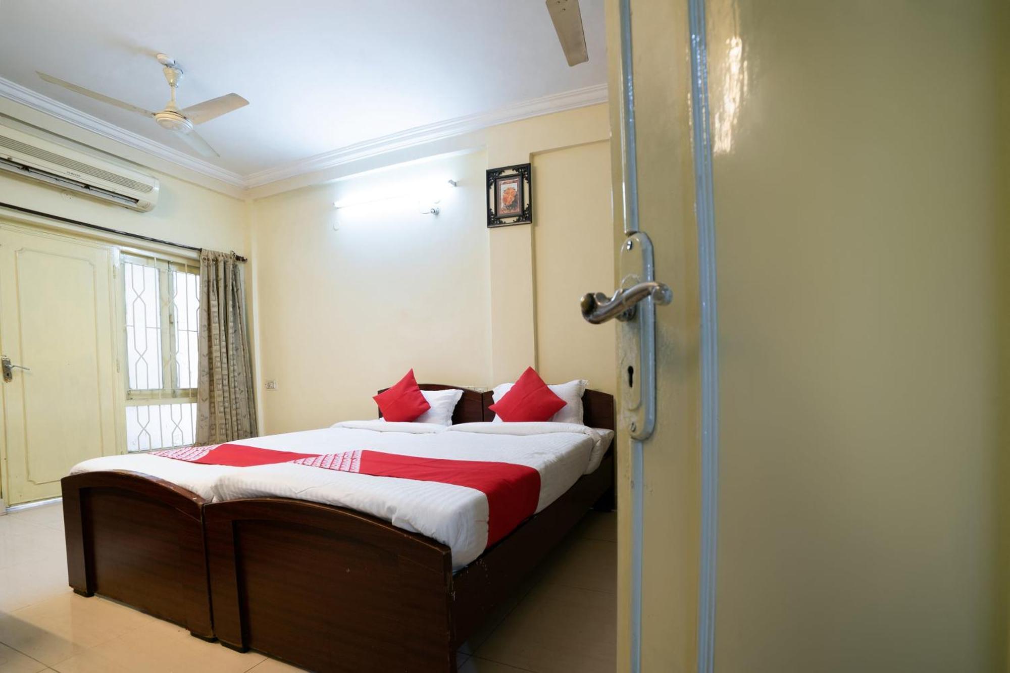 Oyo Th Guest House Хидерабад Екстериор снимка